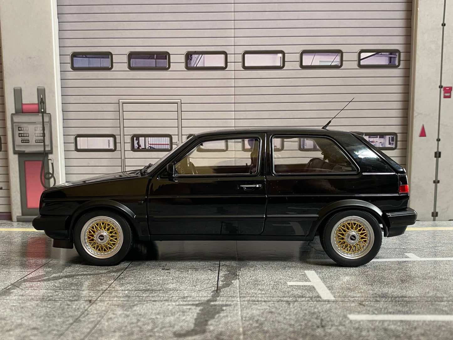 VW Golf 2 GTI G60 DigiFiz Typ 19E 1989 II Schwarz metallic Tuning Diorama Umbau 1:18