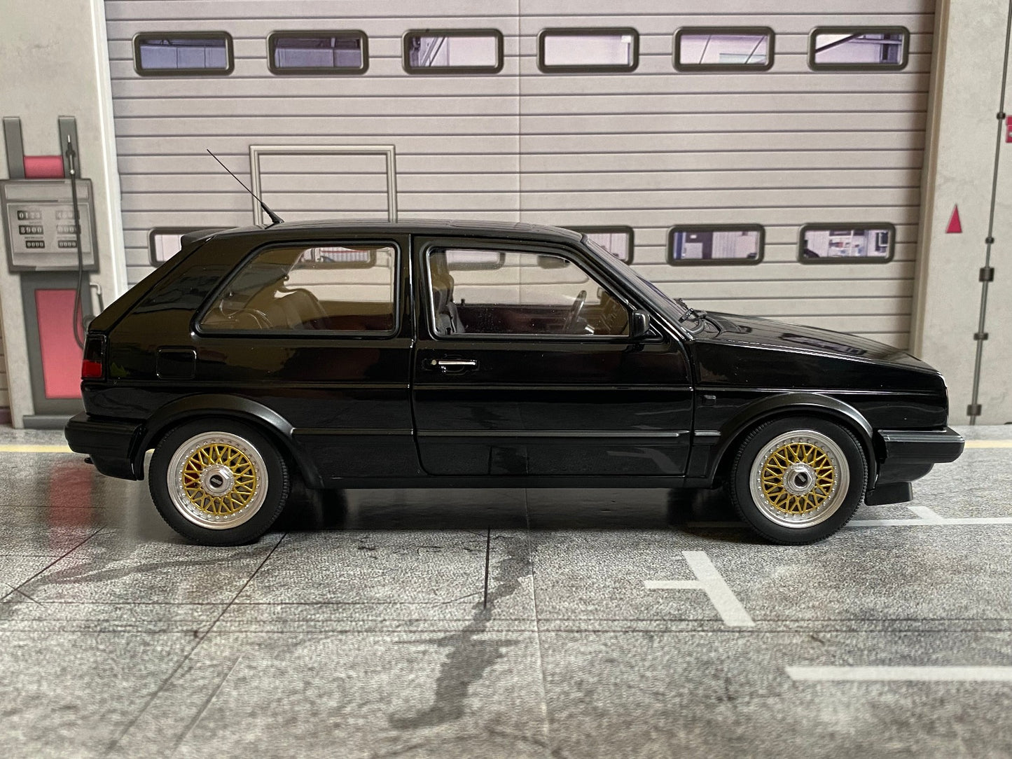 VW Golf 2 GTI G60 DigiFiz Typ 19E 1989 II Schwarz metallic Tuning Diorama Umbau 1:18
