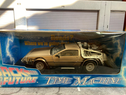 DeLorean BACK TO THE FUTURE BTTF Zurück in die Zukunft Teil 1 Sun Star 2711 1:18