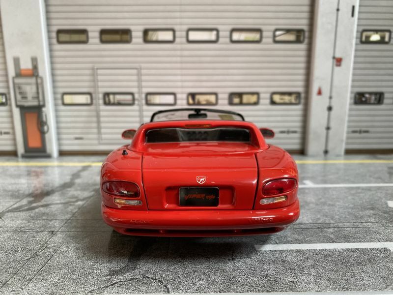 Dodge Viper RT/10 rot Chrysler 8.0l V10 red Metall DieCast Creative Masters 1:20