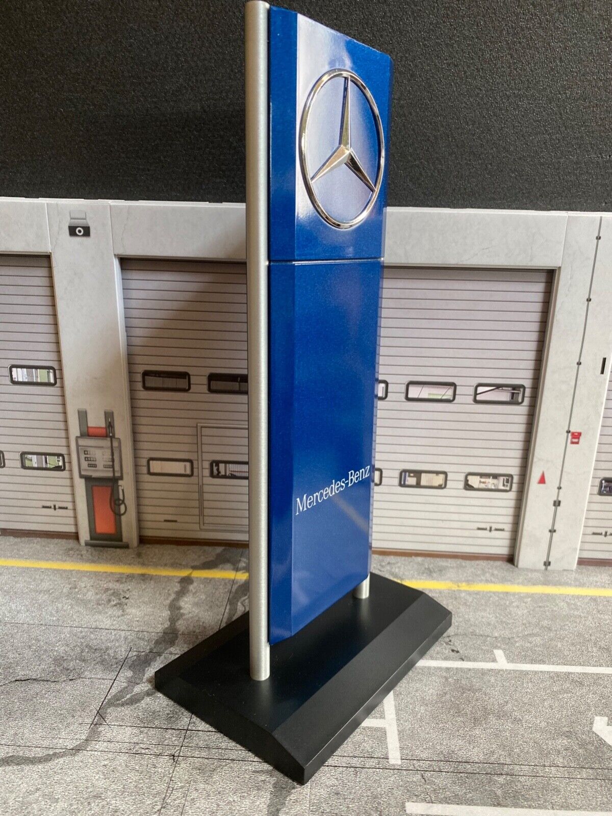 Mercedes Benz Pylon MB Autohaus für Diorama Kunststoff/Aluminium ca. 32 cm 1:18