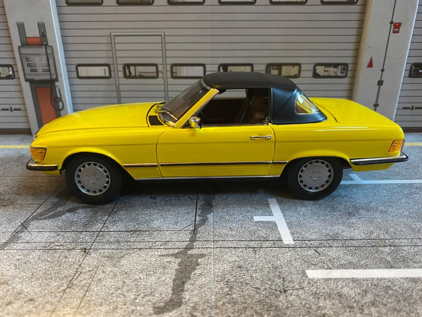 Mercedes Benz 450 SL gelb R107 Umbau auf Euro-Version Einzelstück Code3 (B) 1:18