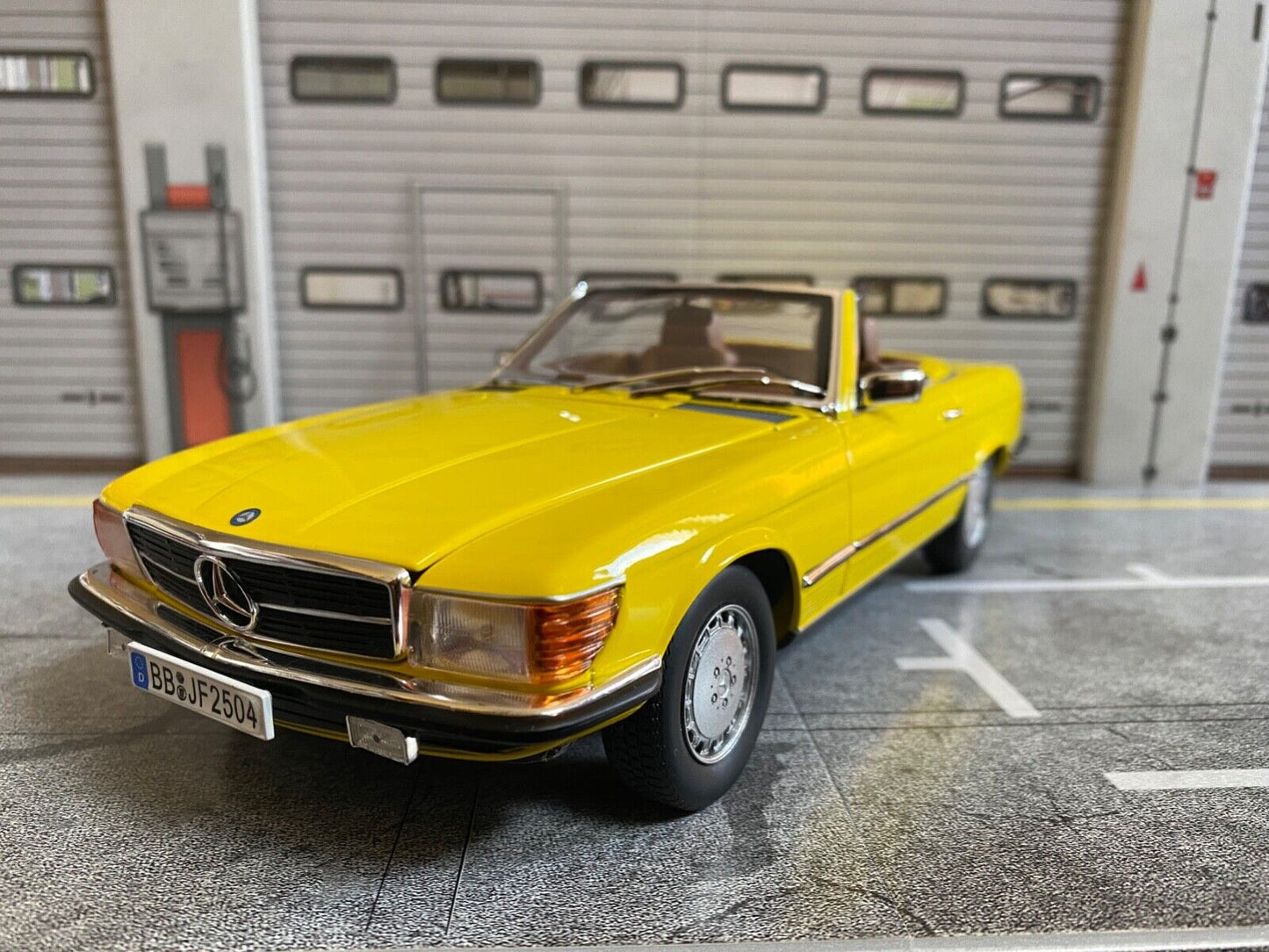 Mercedes Benz 300 SL gelb R107 Umbau auf Euro-Version Einzelstück Code3 (D) 1:18