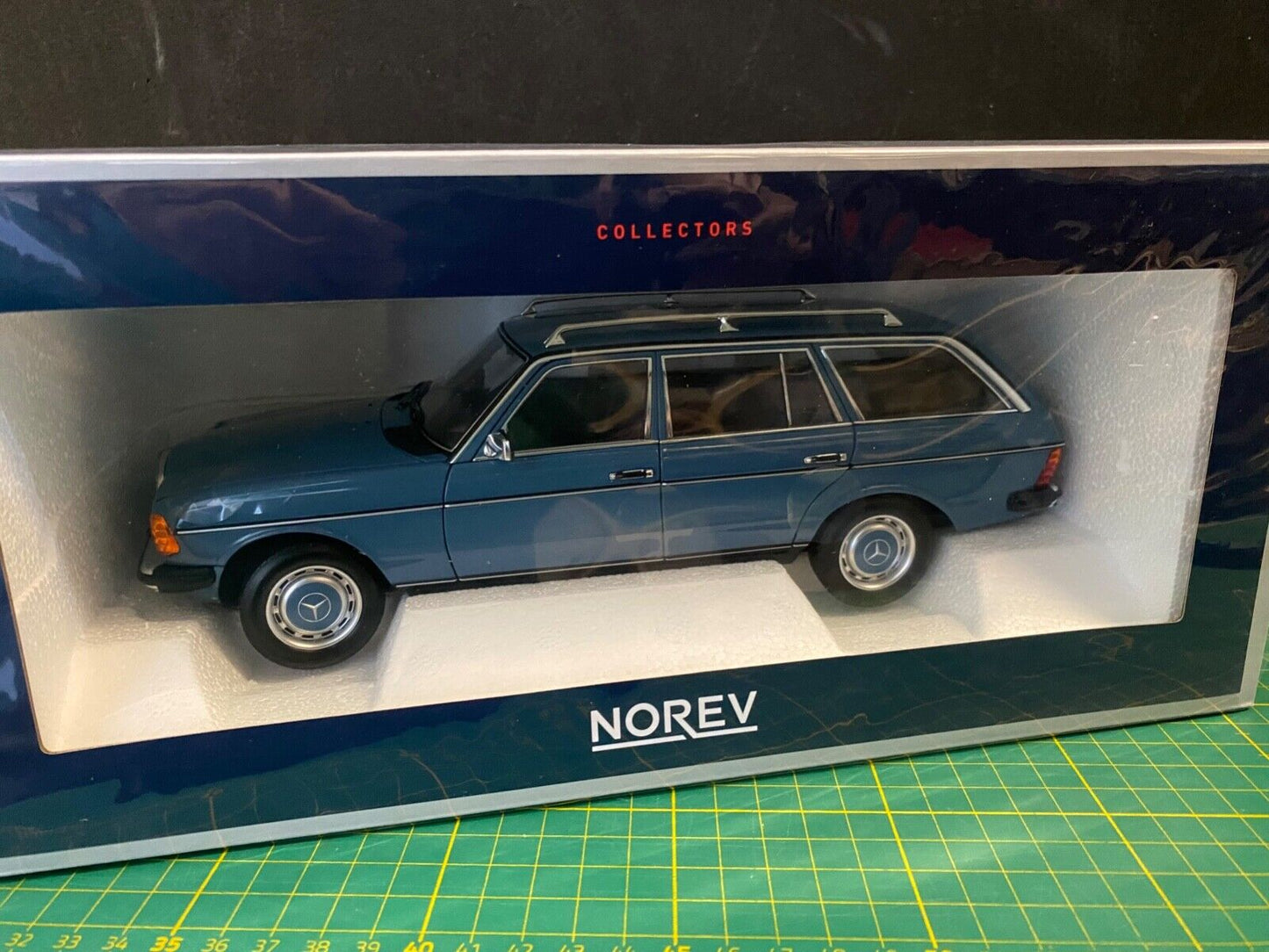 Mercedes Benz 200 T 1982 Kombi Blau S123 W123 183737 Norev Neu in OVP 1:18