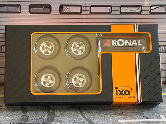 Kompletträdersatz Ford RS Ronal X Pack Felgen + Regal Tuning Diorama IXO 1:18