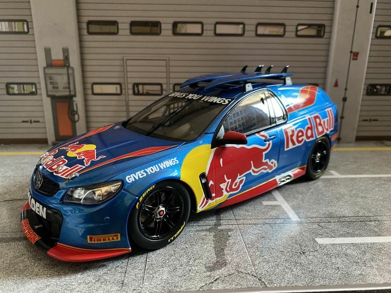 Holden Triple Eight 888 Project Sandman TributeEdt RED BULL BR18601B Biante 1:18