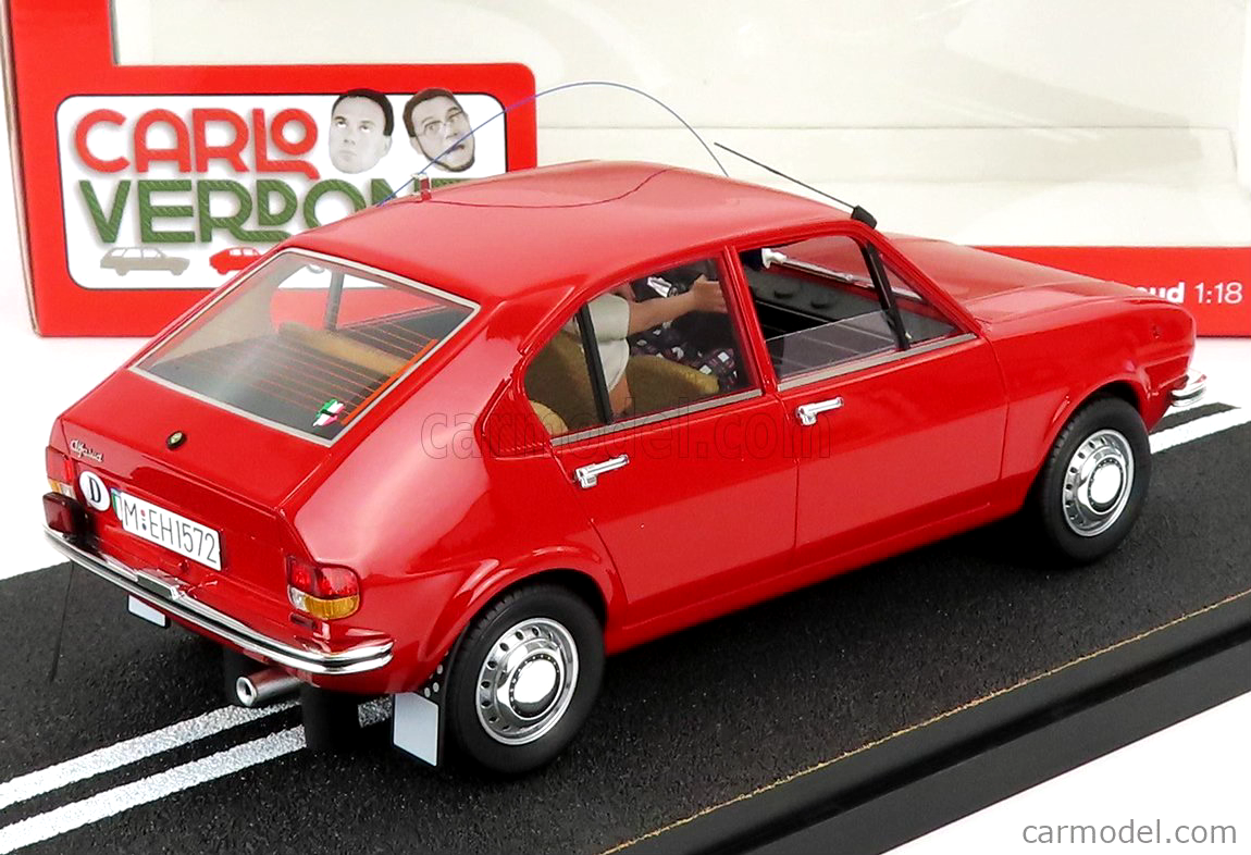 Alfa Romeo Alfasud 1981 + Pasquale Amitrano Figur "CARLO VERDONE" Neu OVP 1:18