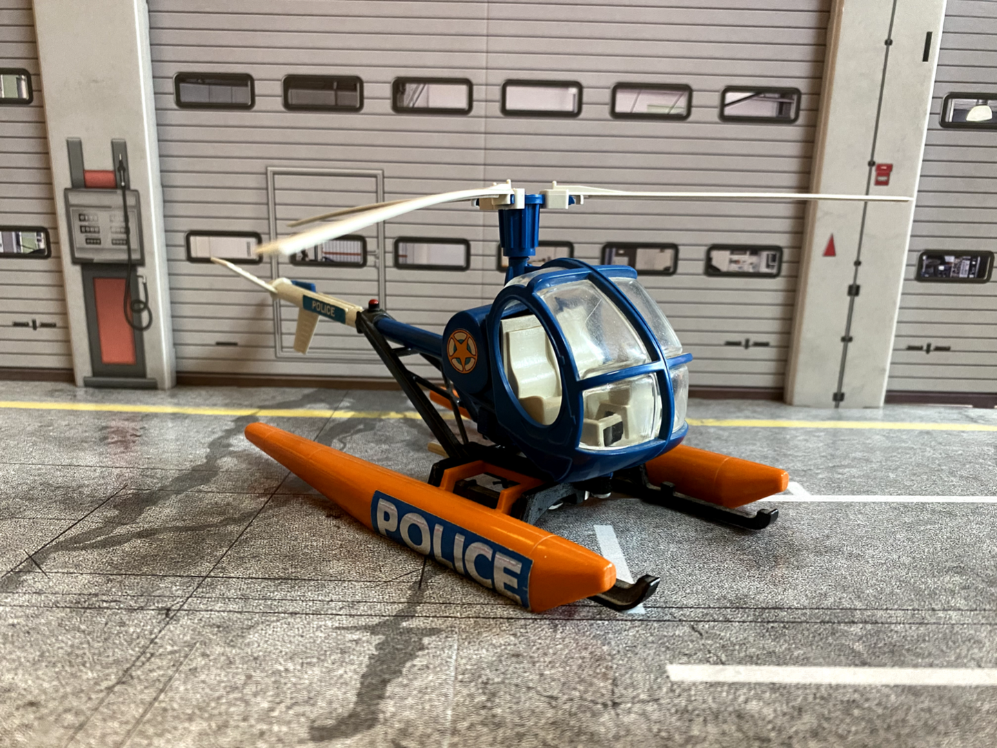 Polizei Hubschrauber Police Helicopter Hughes 300C Britains vintage 1:32