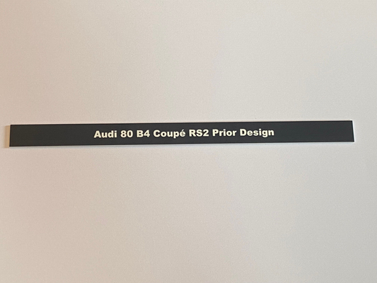 Schild Audi 80 B4 Coupé Prior Design geprägt & selbstklebend für 1:18 Vitrine