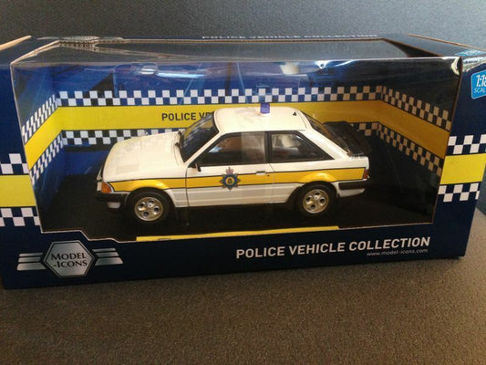 Ford Escort XR3i Camebridgeshire Constabulary Police 999004 Polizei NEU 1:18