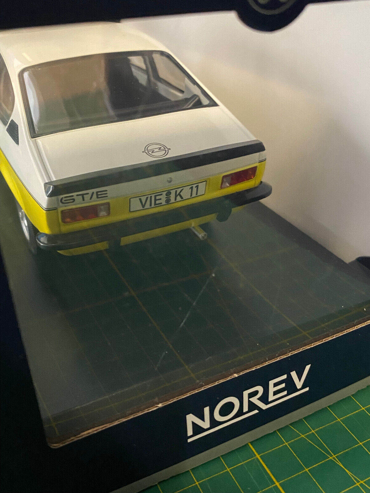 Opel Kadett C GT/E weiß/gelb Norev 183650 Neu in OVP 1:18
