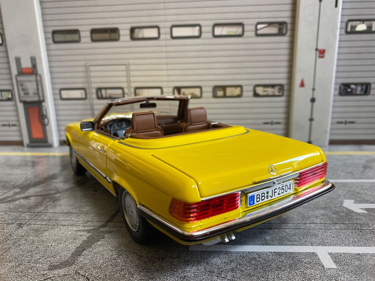 Mercedes Benz 300 SL gelb R107 Umbau auf Euro-Version Einzelstück Code3 (D) 1:18