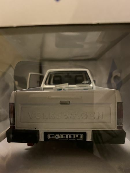 VW Caddy 1 US-Umbau BBS Räder Tuning Diorama + Bierkisten Volkswagen Code 3 1:18