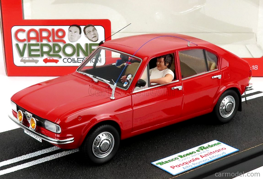 Alfa Romeo Alfasud 1981 + Pasquale Amitrano Figur "CARLO VERDONE" Neu OVP 1:18
