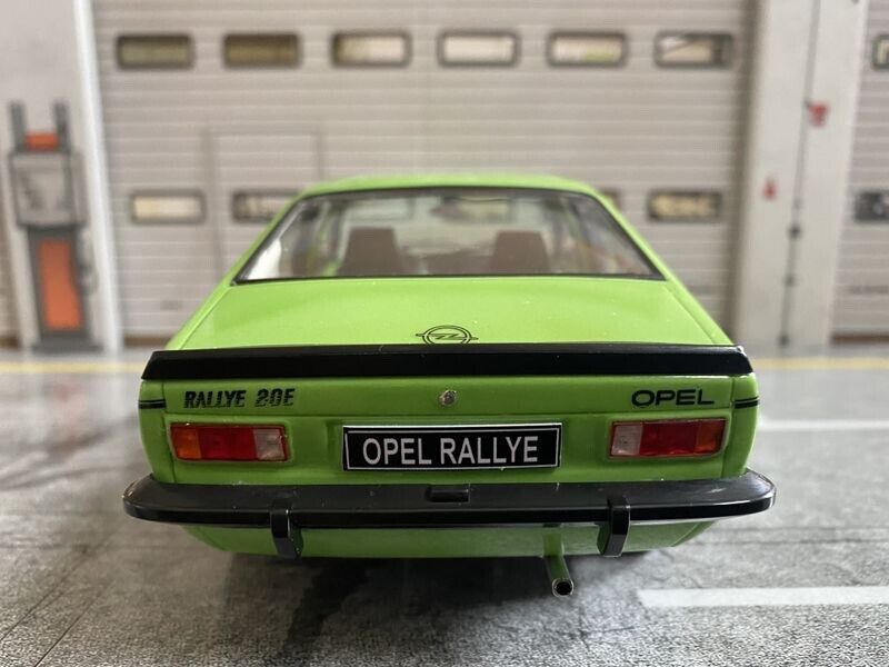 Opel Kadett C Coupe mit Schiebedach GLOW IN THE DARK "1of1" Tuning Umbau 1:18