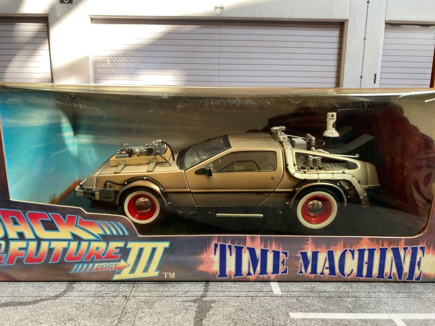 DeLorean BACK TO THE FUTURE BTTF Zurück in die Zukunft Teil 3 Sun Star 2712 1:18