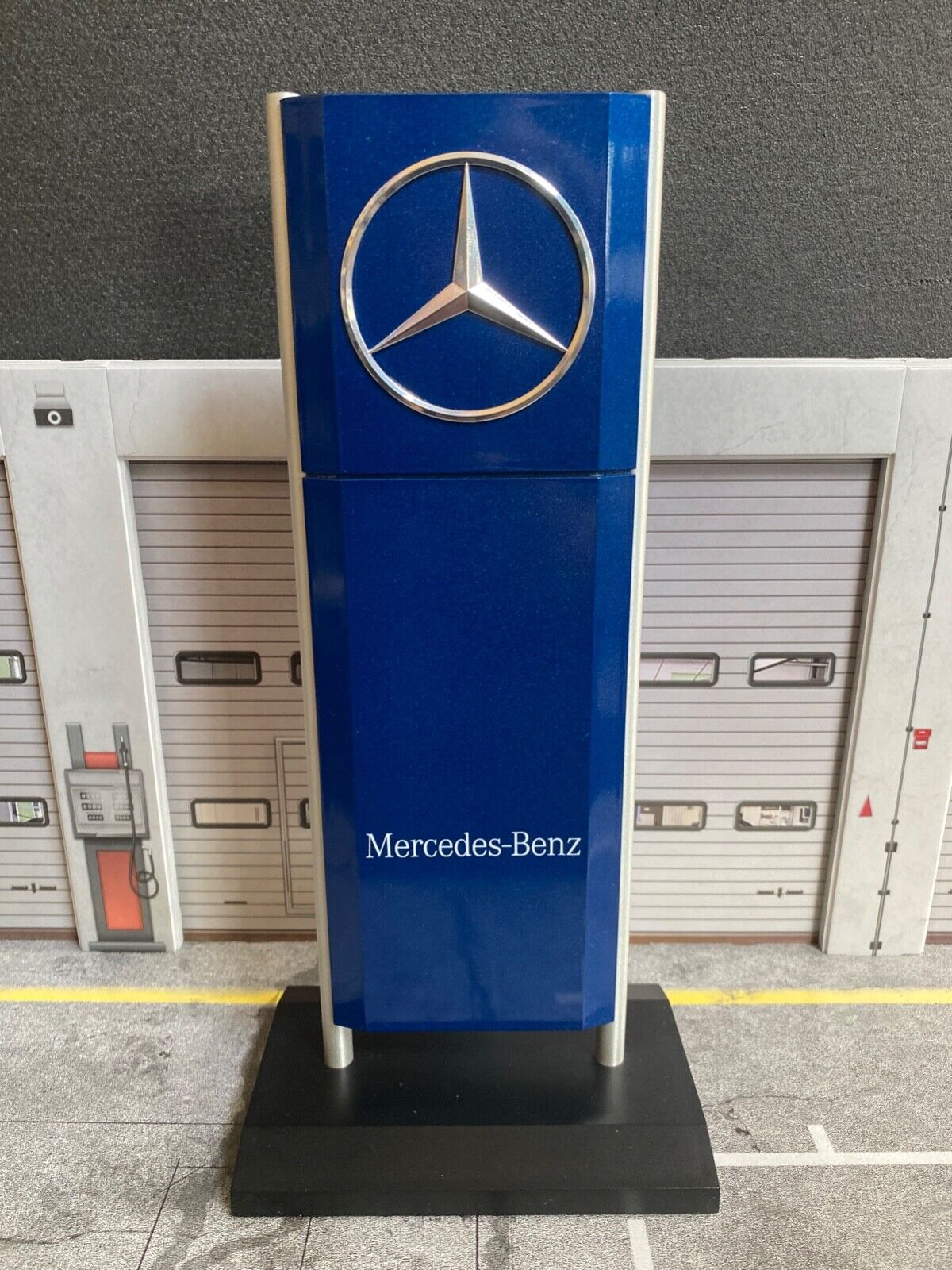 Mercedes Benz Pylon MB Autohaus für Diorama Kunststoff/Aluminium ca. 32 cm 1:18