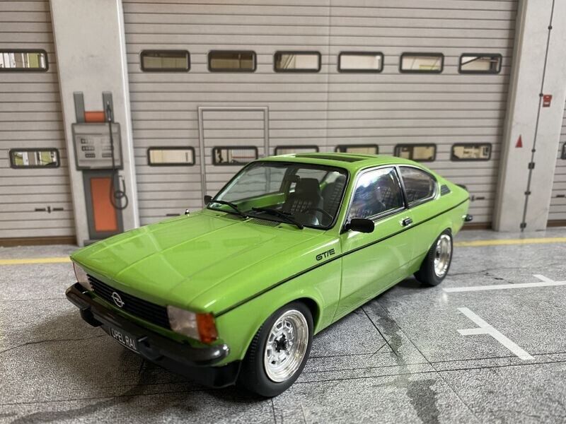 Opel Kadett C Coupe mit Schiebedach GLOW IN THE DARK "1of1" Tuning Umbau 1:18