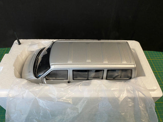 VW Bus T4 b Bus Caravelle silber Schuco 450041500 Neu in OVP new in box 1:18