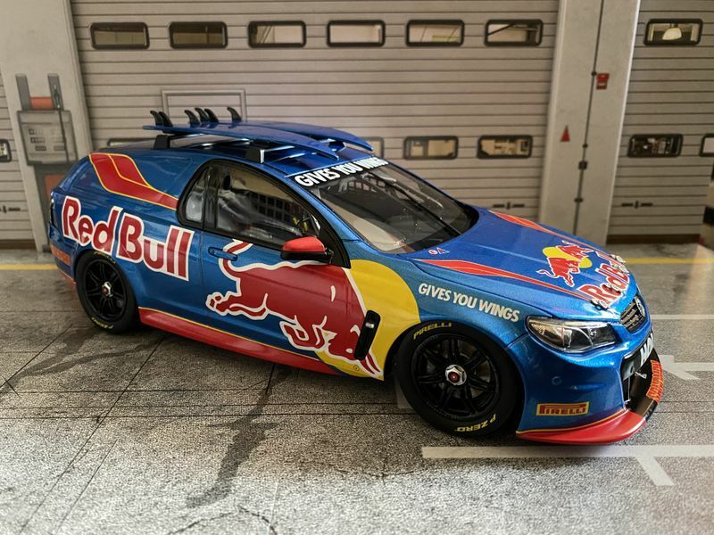 Holden Triple Eight 888 Project Sandman TributeEdt RED BULL BR18601B Biante 1:18