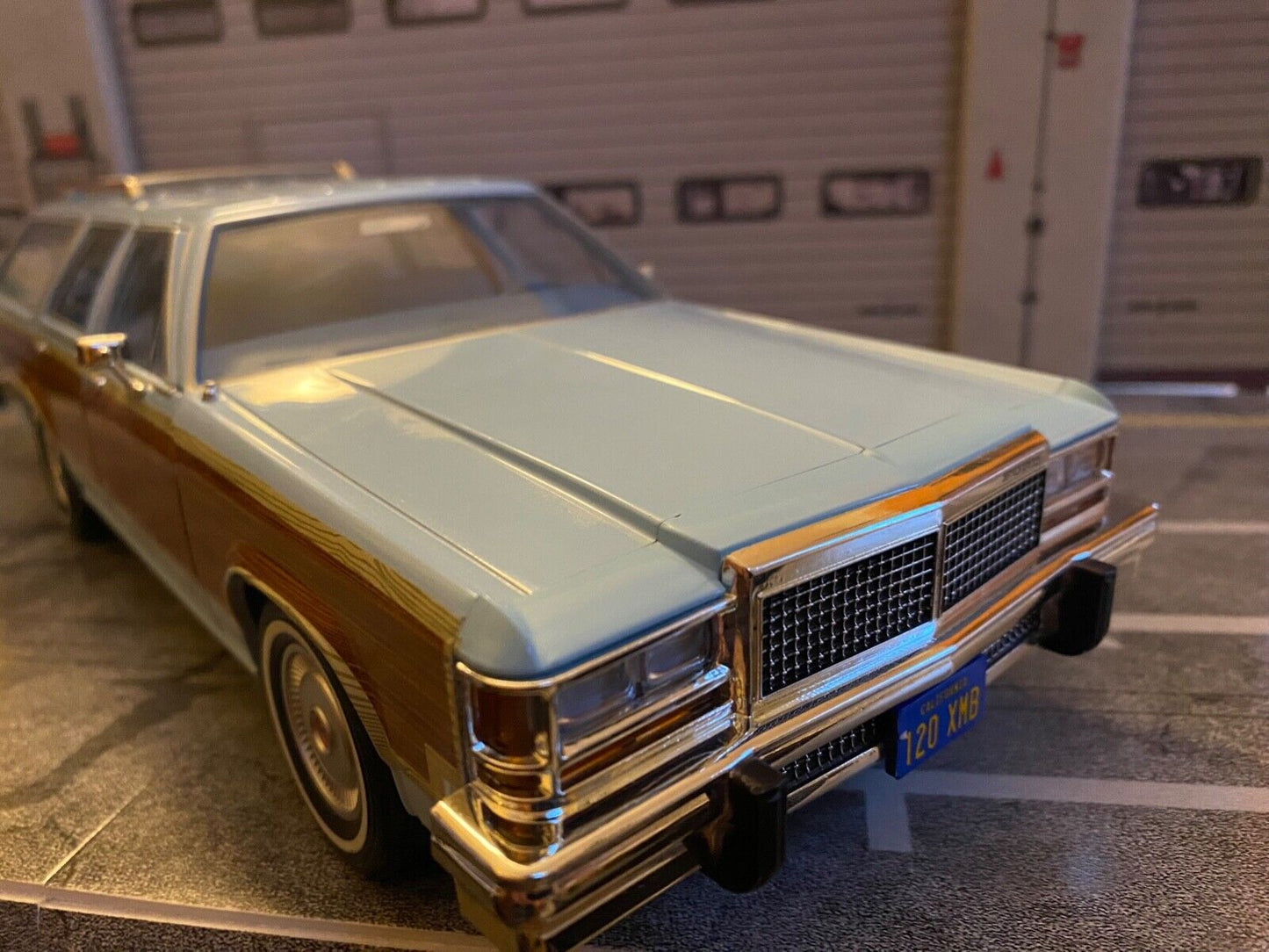 Ford LTD Country Squire 1979 Charlie's Angles Greenlight 19066 1:18