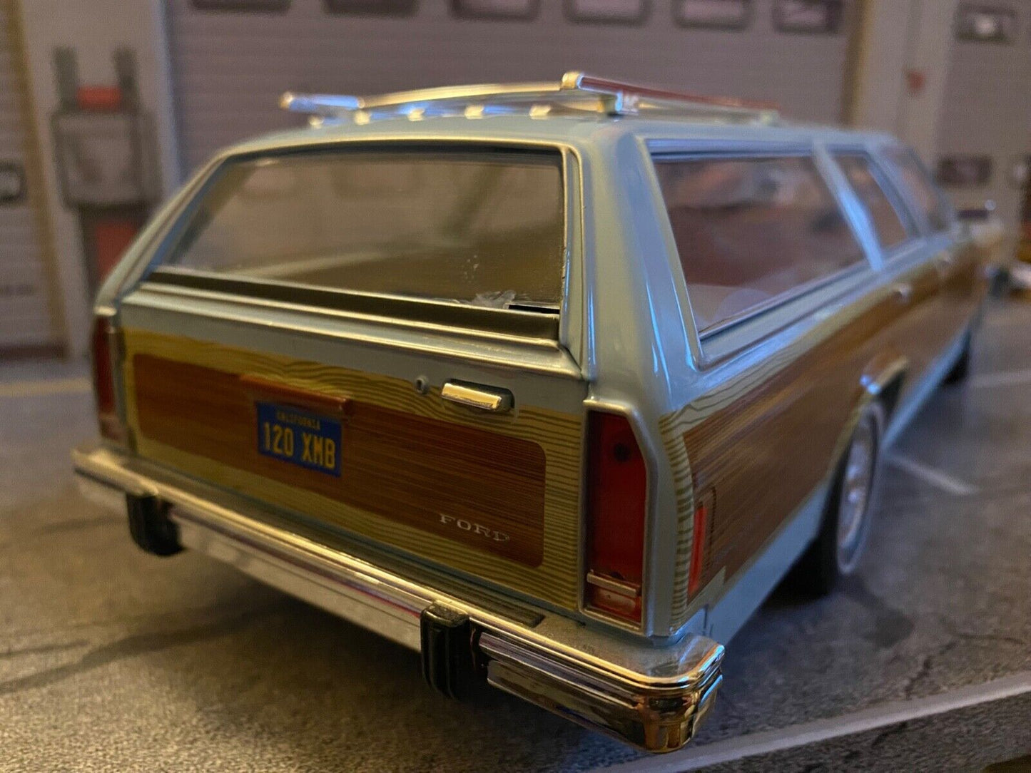 Ford LTD Country Squire 1979 Charlie's Angles Greenlight 19066 1:18
