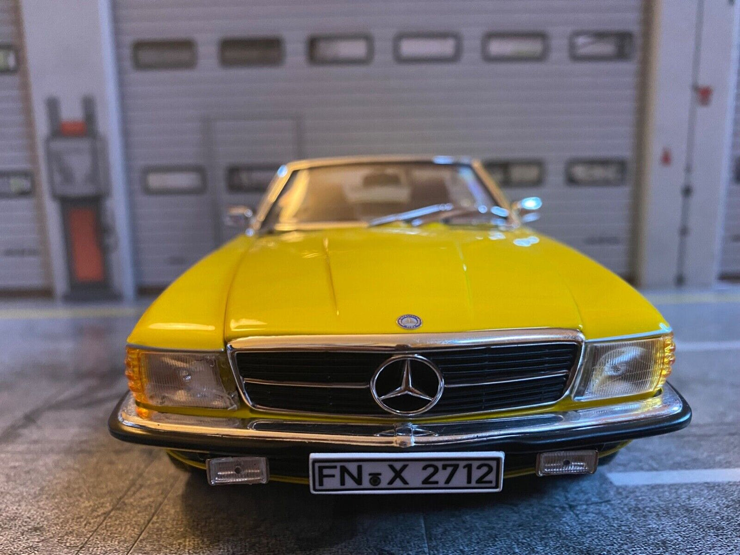 Mercedes Benz 450 SL gelb R107 Umbau auf Euro-Version Einzelstück Code3 (B) 1:18